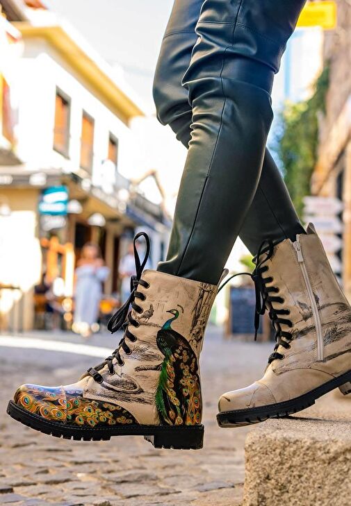 Kadın Vegan Deri Bej Fermuarlı Uzun Bot - Gracious Feathers Tasarım - Görsel 3