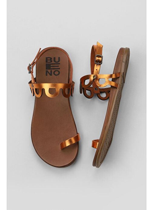 Bueno Shoes Turuncu Parlak Deri Kadın Parmak Arası Sandalet 01wu4227 - Görsel 2