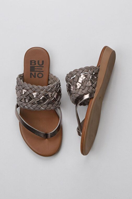 Bueno Shoes Gri Parlak Deri Kadın Parmak Arası Terlik 01wu7448 - Görsel 2