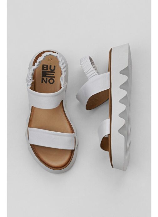 Bueno Shoes Beyaz Deri Kadın Dolgu Topuklu Sandalet 01ws8001 - Görsel 2