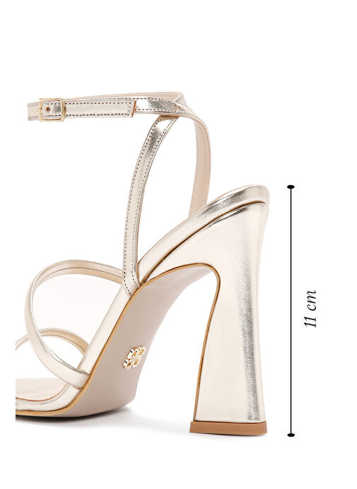 Kadın Altın Bilekten Bantlı Topuklu Metalik Sandalet 24SFE390832 - Görsel 4