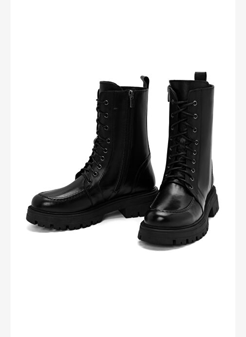 Kadın Siyah Bağcıklı Fermuar Detaylı Deri Postal Bot 25WFD180618 - Görsel 4