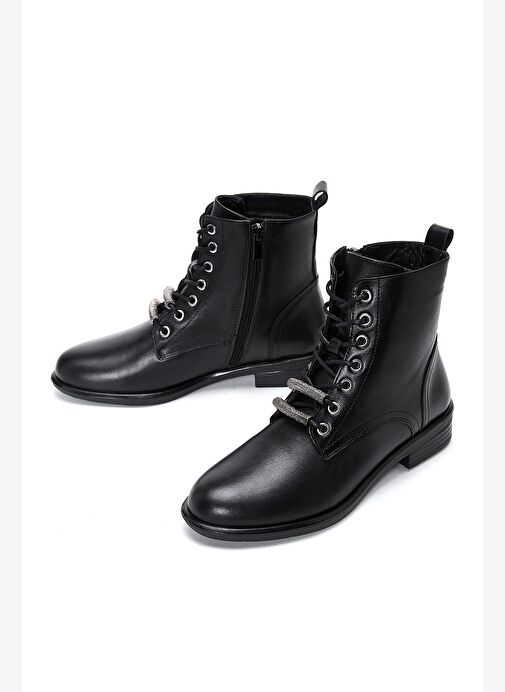 Kadın Siyah Bağcıklı Fermuar Detaylı Deri Postal Bot 25WFD420118 - Görsel 4