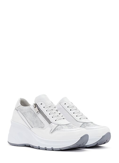 Kadın Beyaz Dolgu Topuklu Bağcıklı Deri Sneaker 25SFD370814 - Görsel 4