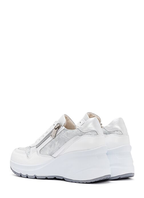 Kadın Beyaz Dolgu Topuklu Bağcıklı Deri Sneaker 25SFD370814 - Görsel 6