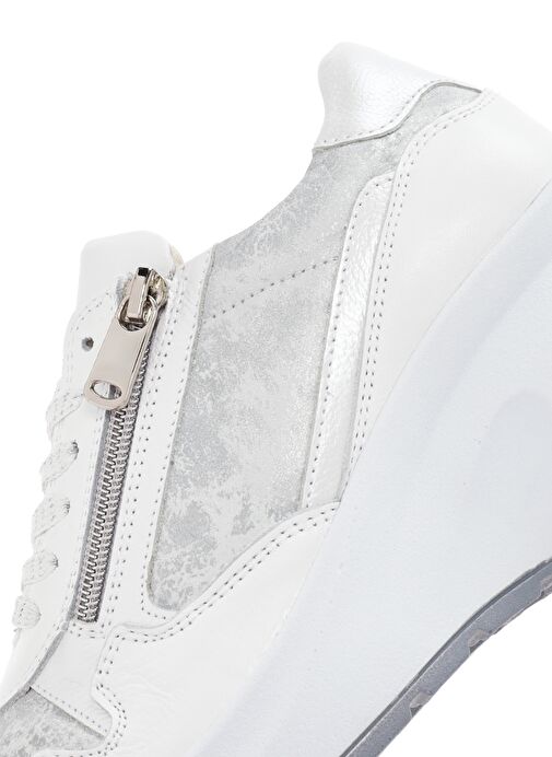 Kadın Beyaz Dolgu Topuklu Bağcıklı Deri Sneaker 25SFD370814 - Görsel 9