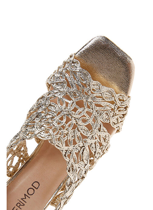 Kadın Altın Örgülü Metalik Kalın Kısa Topuklu Sandalet 25SFD440632 - Görsel 8