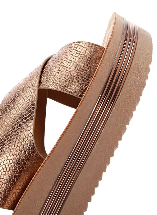 Kadın Bronz Kalın Tabanlı Metalik Sandalet 25SFE461432 - Görsel 9