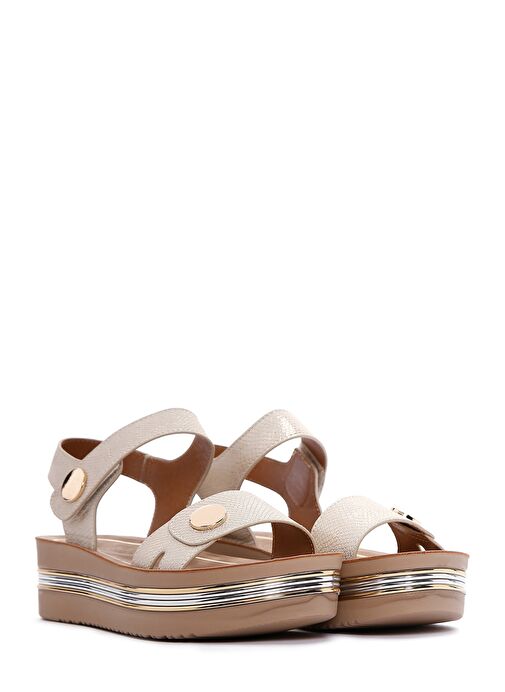 Kadın Altın Bilekten Bantlı Kalın Tabanlı Metalik Sandalet 25SFE461832 - Görsel 4