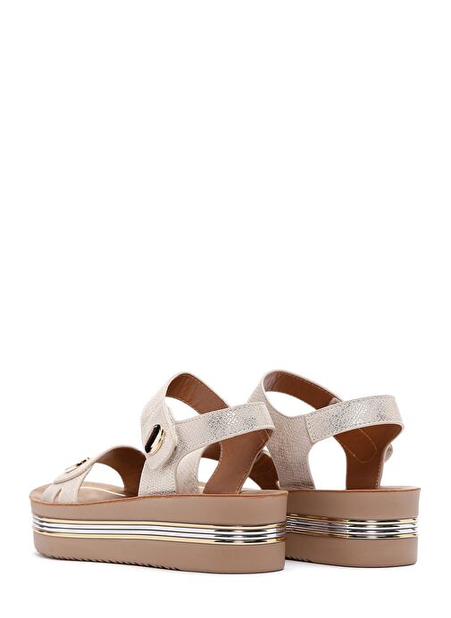 Kadın Altın Bilekten Bantlı Kalın Tabanlı Metalik Sandalet 25SFE461832 - Görsel 6