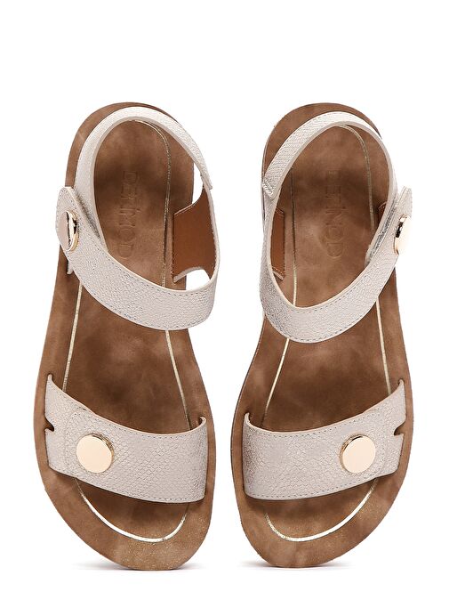 Kadın Altın Bilekten Bantlı Kalın Tabanlı Metalik Sandalet 25SFE461832 - Görsel 7