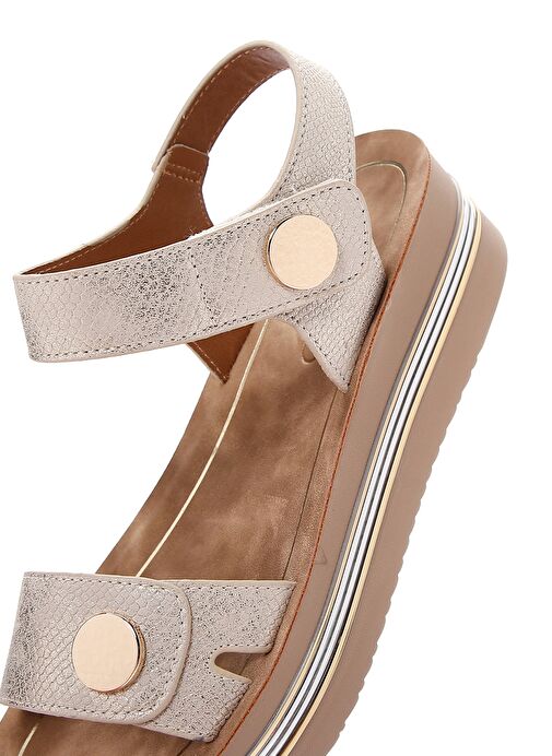 Kadın Altın Bilekten Bantlı Kalın Tabanlı Metalik Sandalet 25SFE461832 - Görsel 8