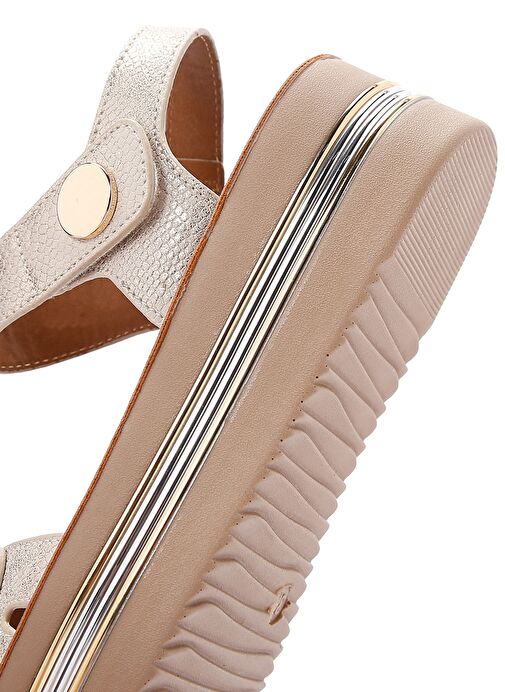 Kadın Altın Bilekten Bantlı Kalın Tabanlı Metalik Sandalet 25SFE461832 - Görsel 9