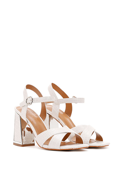 Kadın Beyaz Bilekten Bantlı Kalın Topuklu Kroko Sandalet 25SFE4623E3 - Görsel 4