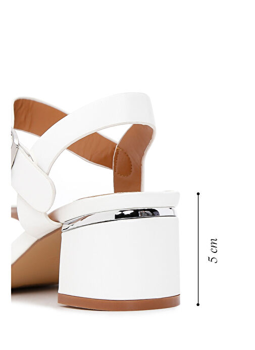 Kadın Beyaz Bilekten Bantlı Kısa Kalın Topuklu Sandalet 25SFE461918 - Görsel 3