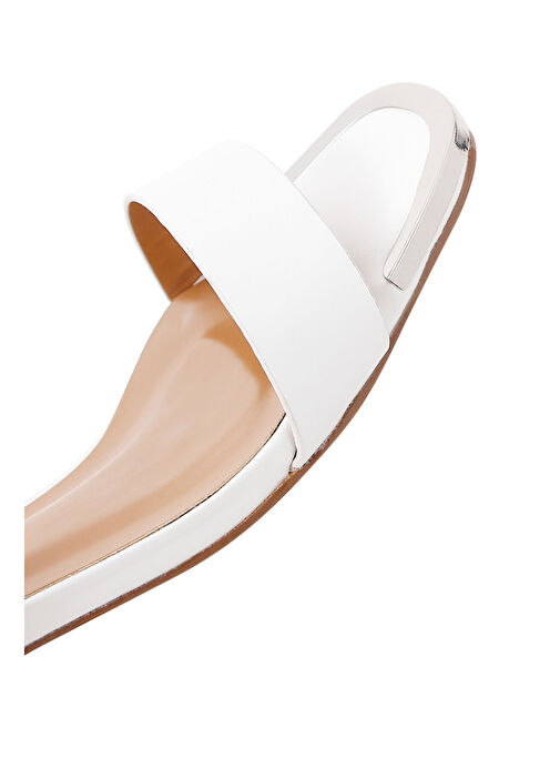 Kadın Beyaz Bilekten Bantlı Kısa Kalın Topuklu Sandalet 25SFE461918 - Görsel 9