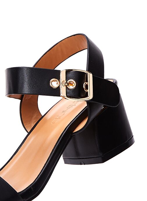 Kadın Siyah Bilekten Bantlı Kısa Kalın Topuklu Sandalet 25SFE461918 - Görsel 9