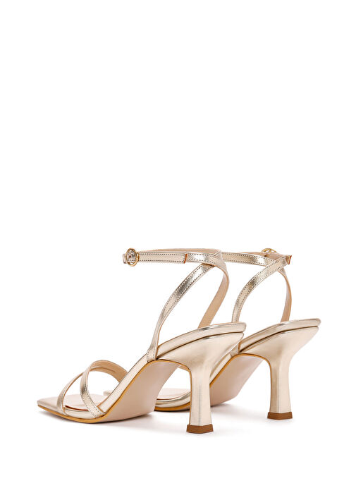 Kadın Altın Metalik Bilekten Bantlı İnce Topuklu Sandalet 25SFE390032 - Görsel 7