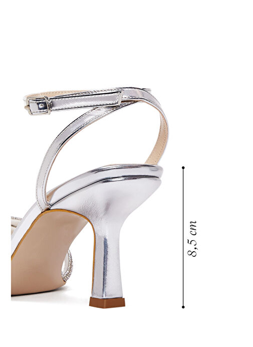 Kadın Gümüş Bilekten Tokalı Taşlı İnce Topuklu Sandalet 25SFE3901TS - Görsel 3