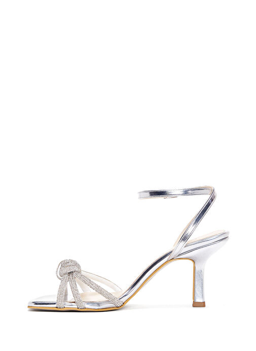 Kadın Gümüş Bilekten Tokalı Taşlı İnce Topuklu Sandalet 25SFE3901TS - Görsel 5