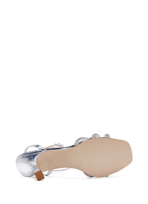 Kadın Gümüş Bilekten Tokalı Taşlı İnce Topuklu Sandalet 25SFE3901TS - Görsel 6