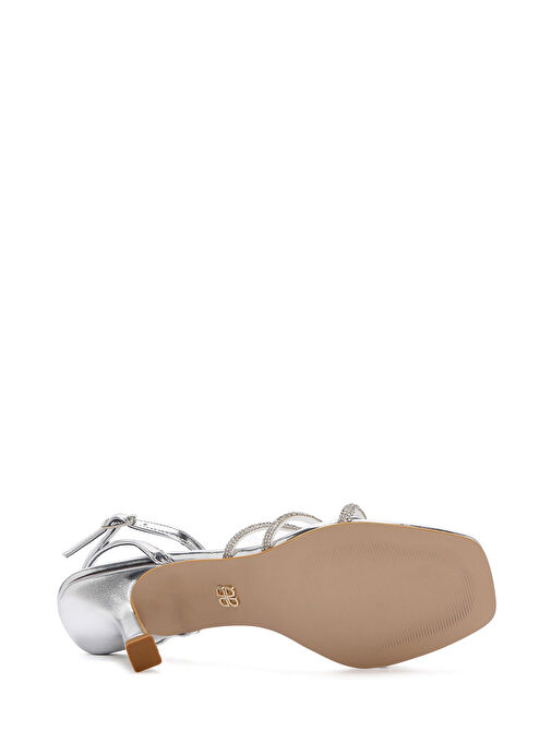 Kadın Gümüş Bilekten Bantlı Taşlı İnce Topuklu Sandalet 25SFE390332 - Görsel 6