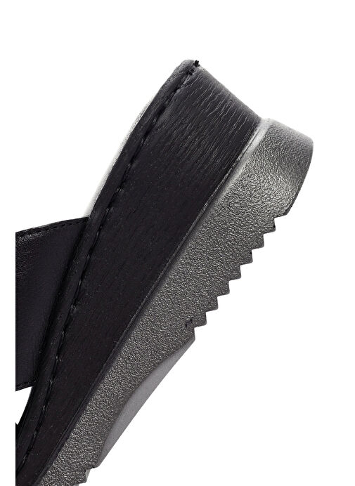 Kadın Siyah Kalın Tabanlı Deri Comfort Terlik 25SFD320118 - Görsel 9