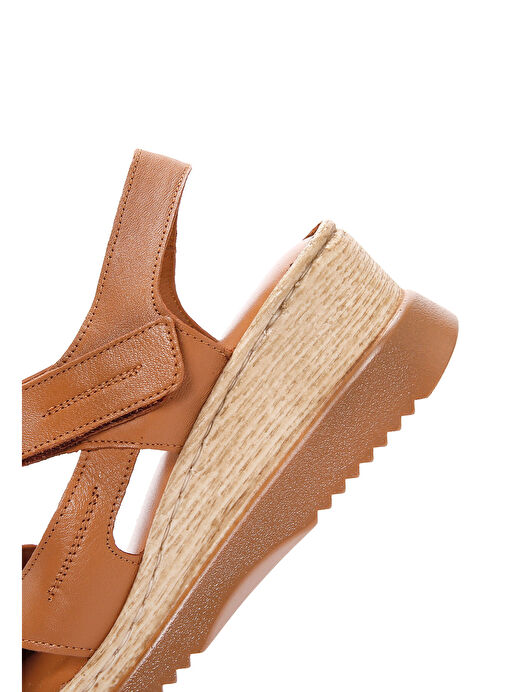 Kadın Taba Kalın Tabanlı Bilekten Bantlı Deri Comfort Sandalet 25SFD320818 - Görsel 9