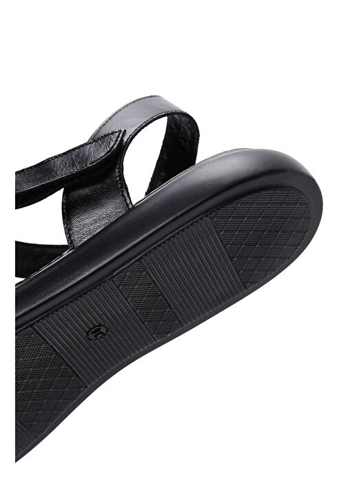 Kadın Siyah Bilekten Bantlı Deri Sandalet 25SFD360618 - Görsel 8