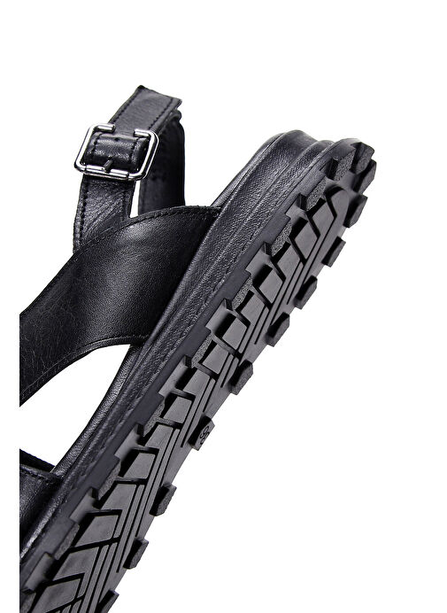 Kadın Siyah Tokalı Deri Sandalet 25SFD350018 - Görsel 8