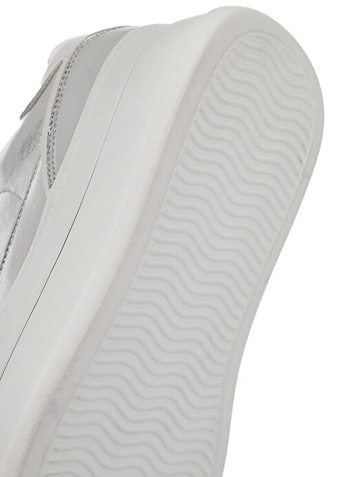 Kadın Gümüş Bağcıklı Kalın Tabanlı Metalik Sneaker 25SFD431032 - Görsel 9