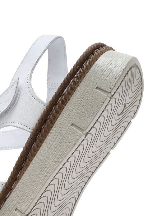 Kadın Beyaz Bilekten Bantlı Kalın Tabanlı Deri Comfort Sandalet 25SFD320518 - Görsel 9