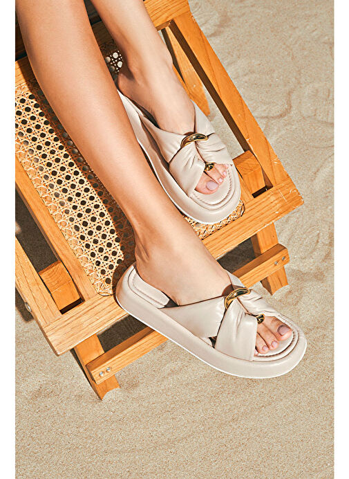 Kadın Bej Toka Detaylı Deri Terlik 25SFD130018 - Görsel 2