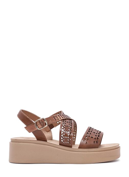Kadın Bronz Bilekten Tokalı Kalın Tabanlı Sandalet 25SFE465818 - Görsel 2