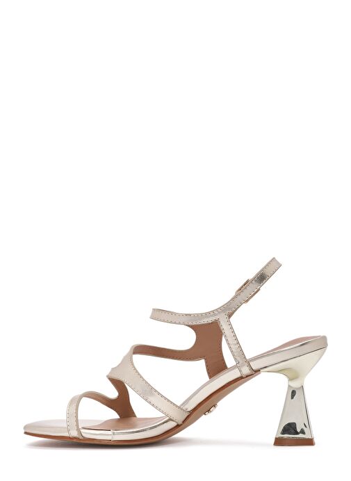 Kadın Altın Bilekten Bağlamalı Kalın Topuklu Metalik Sandalet 25SFE466232 - Görsel 4