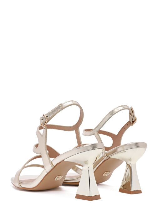 Kadın Altın Bilekten Bağlamalı Kalın Topuklu Metalik Sandalet 25SFE466232 - Görsel 7