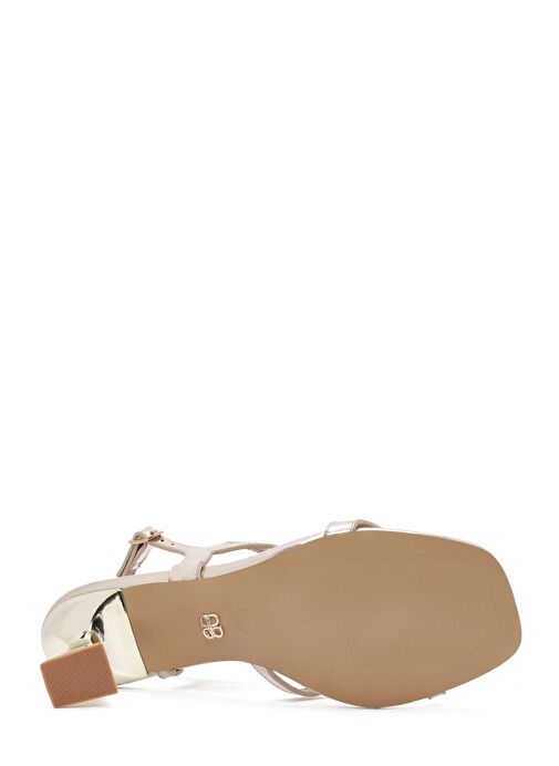 Kadın Altın Bilekten Bağlamalı Kalın Topuklu Metalik Sandalet 25SFE466232 - Görsel 6