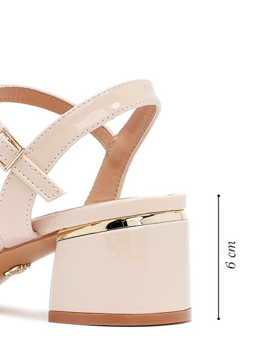 Kadın Bej Bilekten Tokalı Kalın Rugan Topuklu Sandalet 25SFE466416 - Görsel 3