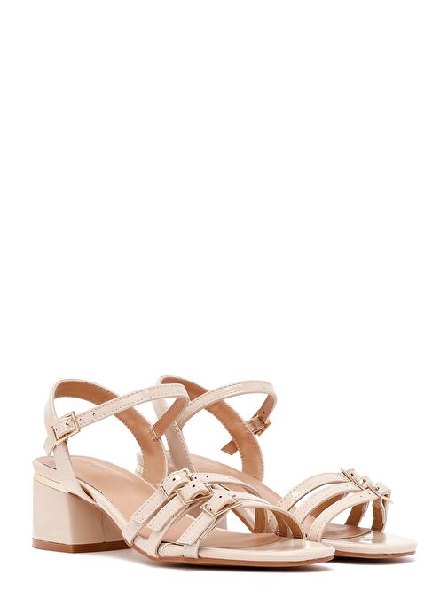 Kadın Bej Bilekten Tokalı Kalın Rugan Topuklu Sandalet 25SFE466416 - Görsel 4