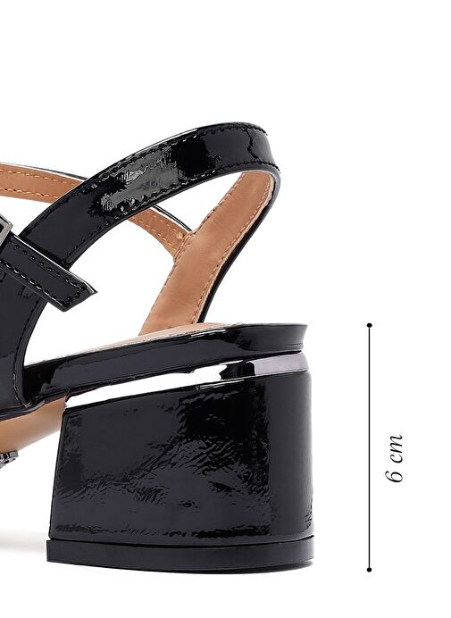Kadın Siyah Bilekten Tokalı Kalın Rugan Topuklu Sandalet 25SFE466416 - Görsel 3
