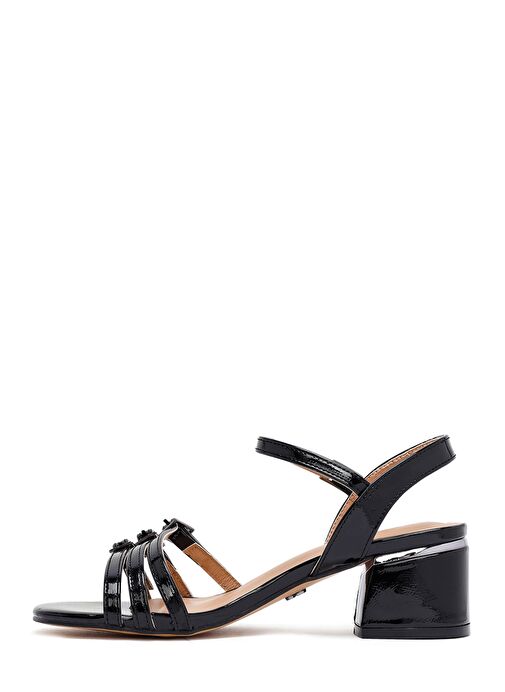Kadın Siyah Bilekten Tokalı Kalın Rugan Topuklu Sandalet 25SFE466416 - Görsel 5