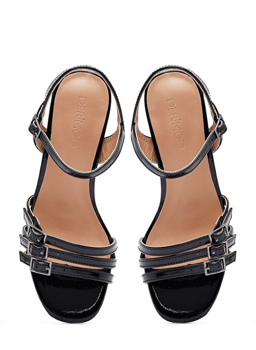 Kadın Siyah Bilekten Tokalı Kalın Rugan Topuklu Sandalet 25SFE466416 - Görsel 9