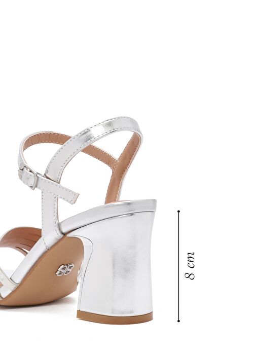 Kadın Gümüş Bilekten Bağlamalı Metalik Kalın Topuklu Sandalet 25SFE466732 - Görsel 3