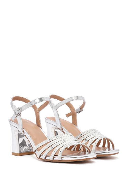 Kadın Gümüş Bilekten Bağlamalı Metalik Kalın Topuklu Sandalet 25SFE466732 - Görsel 4