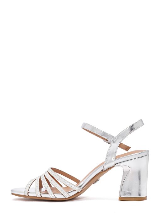 Kadın Gümüş Bilekten Bağlamalı Metalik Kalın Topuklu Sandalet 25SFE466732 - Görsel 5