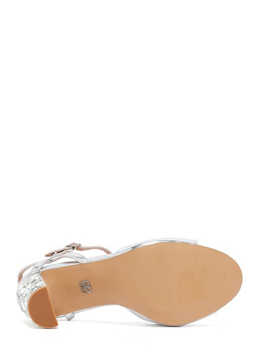 Derimod Derimod Kadın Gümüş Bilekten Tokalı Metalik Kalın Topuklu Sandalet 25SFE466932 Sandalet & Terlik | Boyner Gümüş - 6. görsel