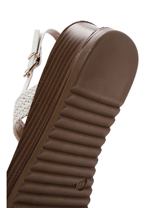 Kadın Beyaz Bilekten Bantlı Kalın Tabanlı Örgülü Sandalet 25SFE467014 - Görsel 8