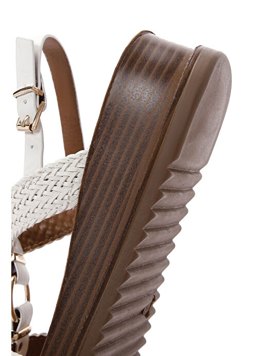 Kadın Beyaz Bilekten Bantlı Kalın Tabanlı Örgülü Sandalet 25SFE467014 - Görsel 9