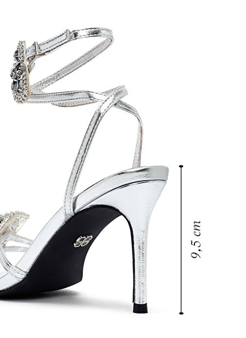 Kadın Gümüş Bilekten Tokalı Taşlı İnce Topuklu Sandalet 25SFE481932 - Görsel 3