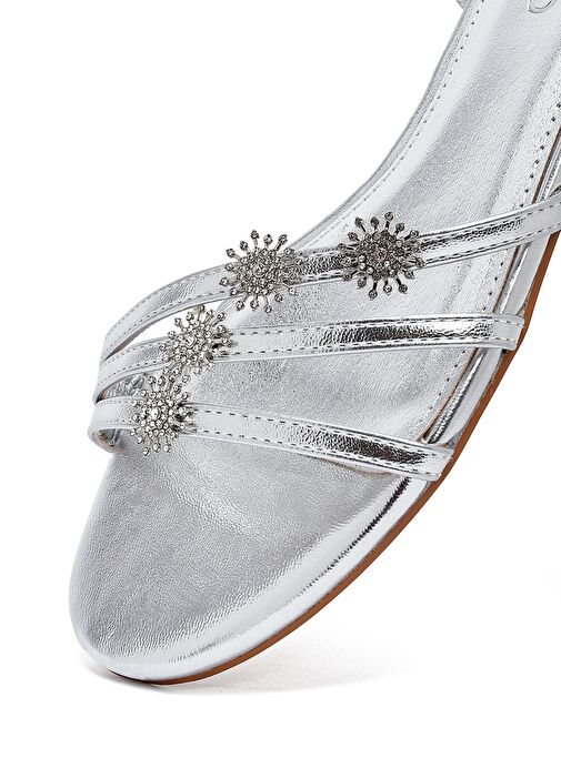 Kadın Gümüş Bilekten Tokalı Taşlı Sandalet 25SFE481132 - Görsel 9